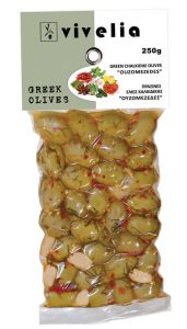 Зеленые оливки Халкидики с «узомезедес» («закуски для узо»)